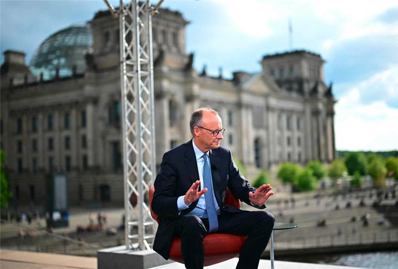 Der deutsche Kanzler Friedrich Merz versuchte in einem Interview, die Wogen um den Streit über die Wahl von Verfassungsrichtern zu glätten

