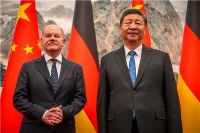 Der deutsche Kanzler Olaf Scholz (SPD) und Xi Jinping, Staatspräsident von China
