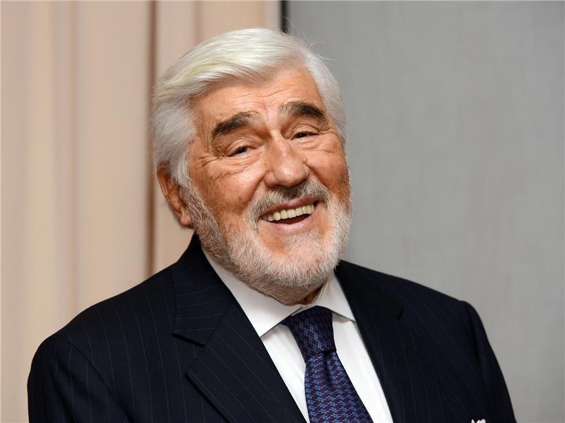 Der deutsche Schauspieler Mario Adorf nimmt am Empfang „Soiree francaise du cinema“ während der 63. Internationalen Filmfestspiele Berlin teil