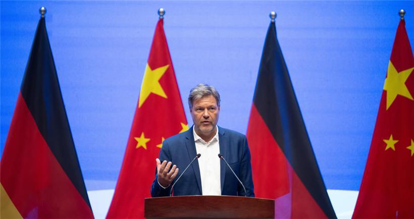 Der deutsche Wirtschaftsminister Robert Habeck während einer Rede an der Zhejiang-Universität in Hangzhou, China
