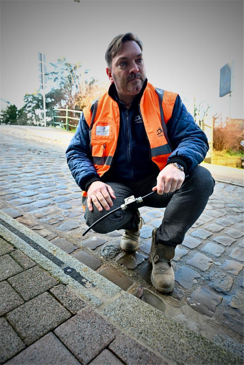Der diplomierte Ingenieur Daniel Ferron ist überzeugt von der Technik und nennt ...