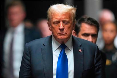 Der ehemalige US-Präsident und republikanische Präsidentschaftskandidat Donald Trump auf dem Weg zur Presse, nachdem er in seinem Strafprozess verurteilt wurde
