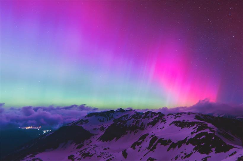 Der erste geomagnetische Sturm seit 20 Jahren sorgt für ein beeindruckendes Himmelsschauspiel in Europa.
