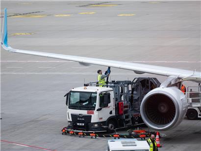 Europäischer Flughafenverband warnt vor Kerosin-Knappheit durch gestörten Transit in der strategischen Hormus-Straße