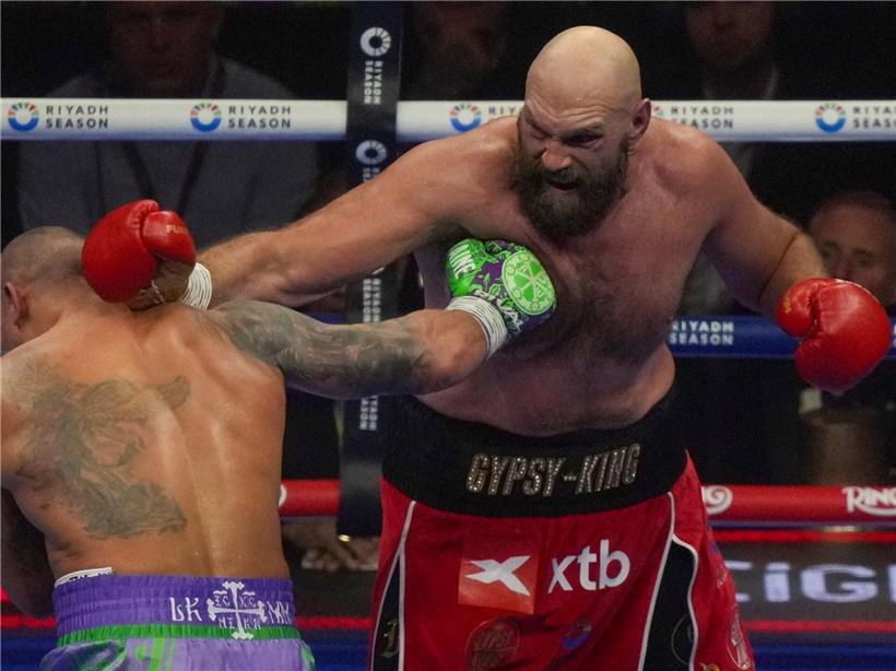 Tyson Fury, ehemaliger Boxweltmeister, bereit für Comeback im Boxring, entschlossener Blick, Sportszene
