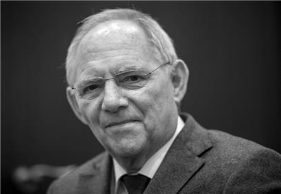 Der frühere Bundestagspräsident Wolfgang Schäuble ist tot. Der CDU-Politiker sei im Kreise seiner Familie zu Hause am Dienstagabend gegen 20 Uhr friedlich eingeschlafen.
