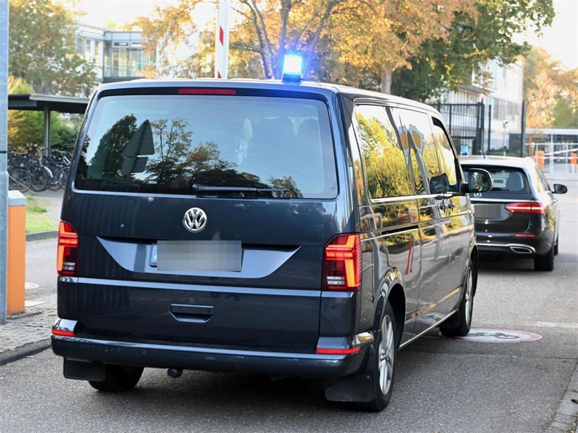Der frühere Präsident des Bundesnachrichtendienstes, August Hanning, soll in Karlsruhe dem Ermittlungsrichter am Bundesgerichtshof vorgeführt werden