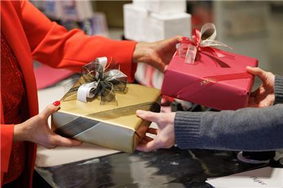 Der gemeinnützige Verein „Transition Minett“ organisiert einen Geschenktausch bei „Facilitec“ in Esch
