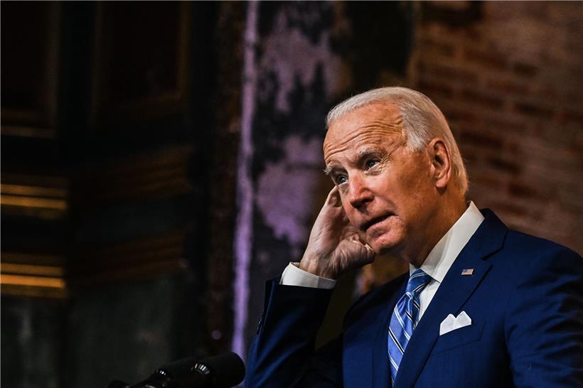 Der gewählte US-Präsident Joe Biden hat sich beim Spielen mit seinem Schäferhund den rechten Knöchel verstaucht und sich kleine Stressfrakturen im Fuß zugezogen
