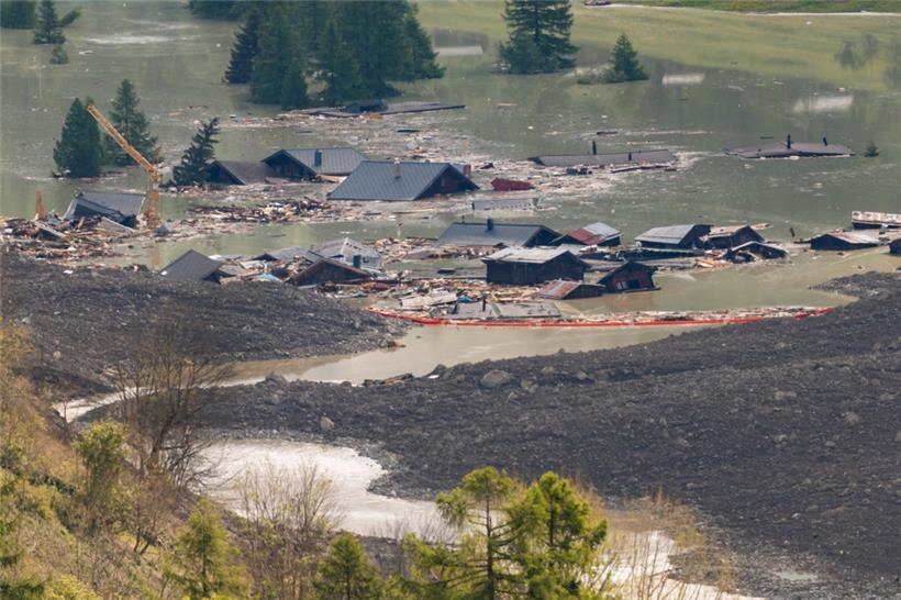 Der größte Teil des Dorfes Blatten im Lötschental im Kanton Wallis wurde unter Eis-, Schlamm- und Steinmassen begraben 
