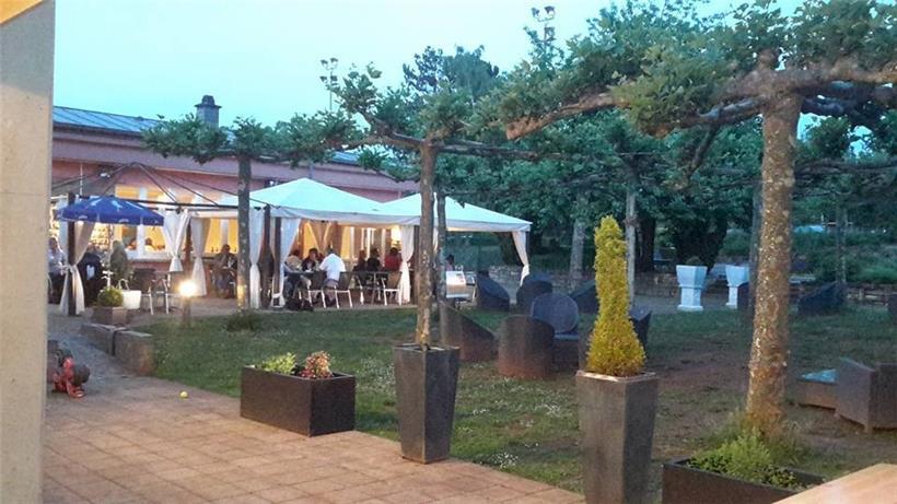 Der große Garten des Restaurants Il Belvedere auf dem „Gaalgebierg“ bietet viel Platz für ausreichenden Sicherheitsabstand
