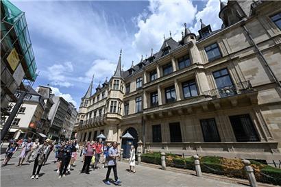 Der großherzogliche Palast wurde im 16. Jahrhundert erbaut. Die zur rechten Seite angrenzenden Gebäude kamen später hinzu.
