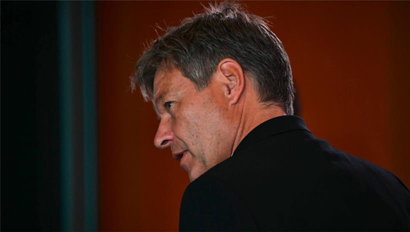 Der grüne Wirtschaftsminister Robert Habeck sucht nach Wegen, um Optimismus in seiner Partei zu verbreiten
