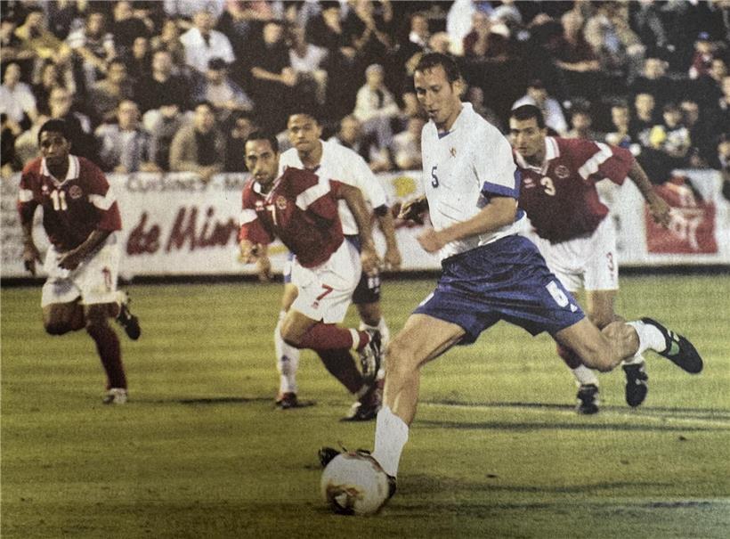 Trainer der Roten Löwen, einer von fünf Spielern mit Toren gegen Malta in der Nationalmannschaftskarriere