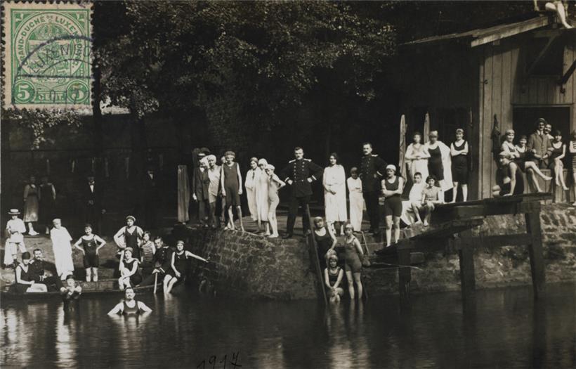 Der historische Ort der Handlung: Schwimmfest im Stadtgrund, 15. Juli 1917, Privatalbum der Familie Koster
