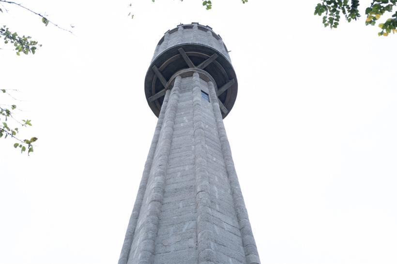 Der historische Wasserturm in Hellingen wird seit 1987 nicht mehr genutzt
