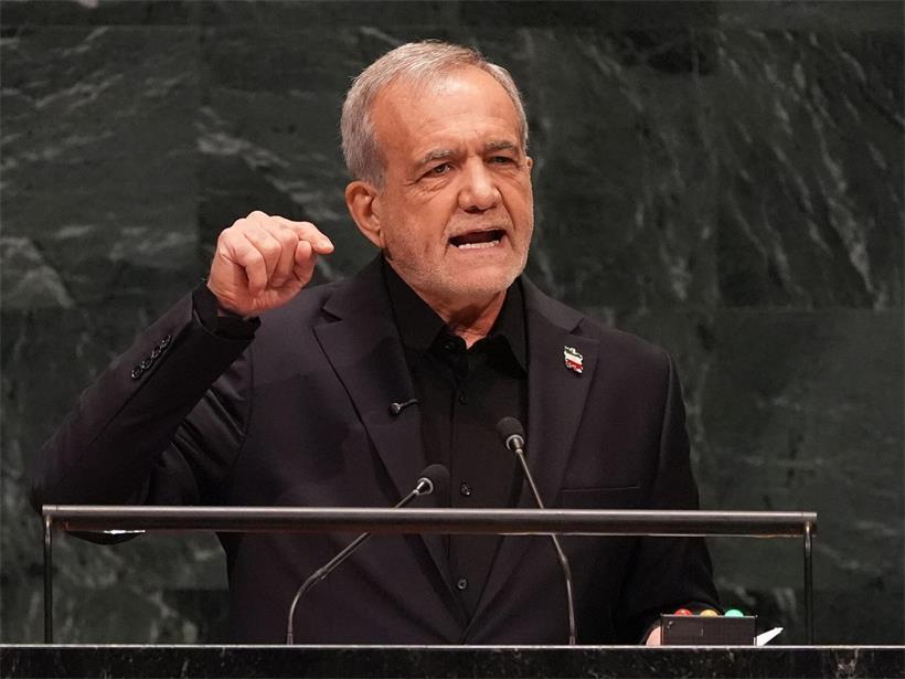 Der iranische Präsident Massud Peseschkian hält eine Rede während der 81. Sitzung der Generalversammlung der Vereinten Nationen
