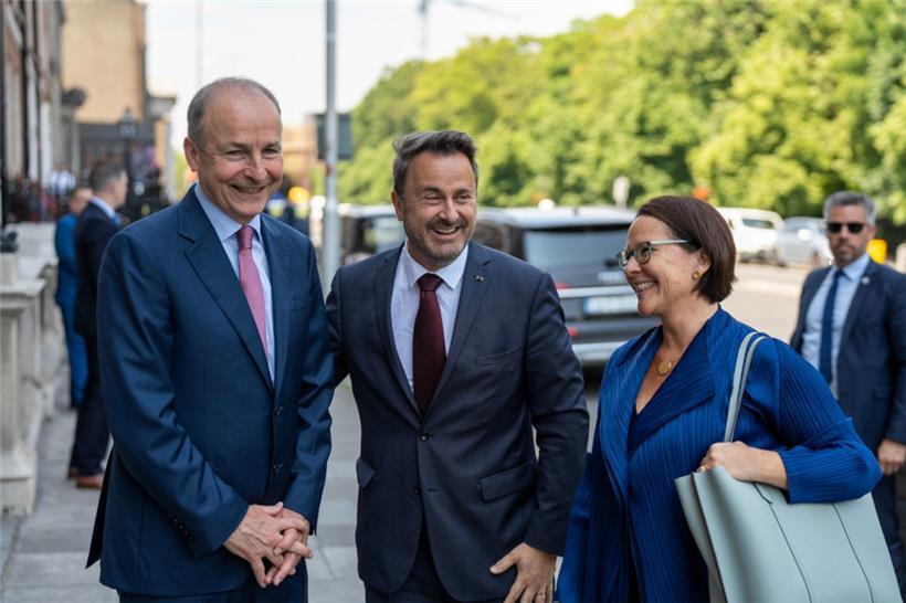 Der irische Außenminister und Vizepremier Micheál Martin mit Luxemburgs Premier Xavier Bettel und Finanzministerin Yuriko Backes
