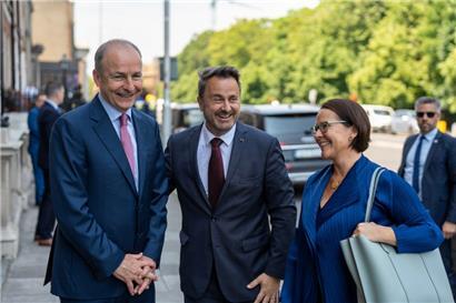 Der irische Außenminister und Vizepremier Micheál Martin mit Luxemburgs Premier Xavier Bettel und Finanzministerin Yuriko Backes

