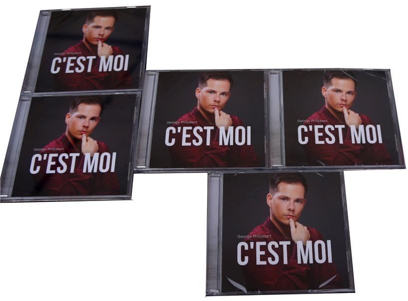 Der junge Künstler signiert die ersten Exemplare seines Debüt-Albums „C’est moi“

