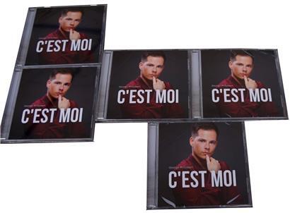 Der junge Künstler signiert die ersten Exemplare seines Debüt-Albums „C’est moi“
