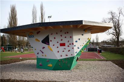 Der „kleine“ Boulderblock im Mamer Park Brill
