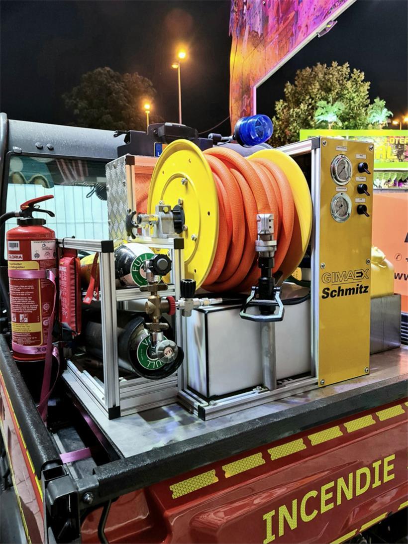 Der kleine Wagen ist mit einer sogenannten One-Seven-Druckschaumlöschanlage ausg...