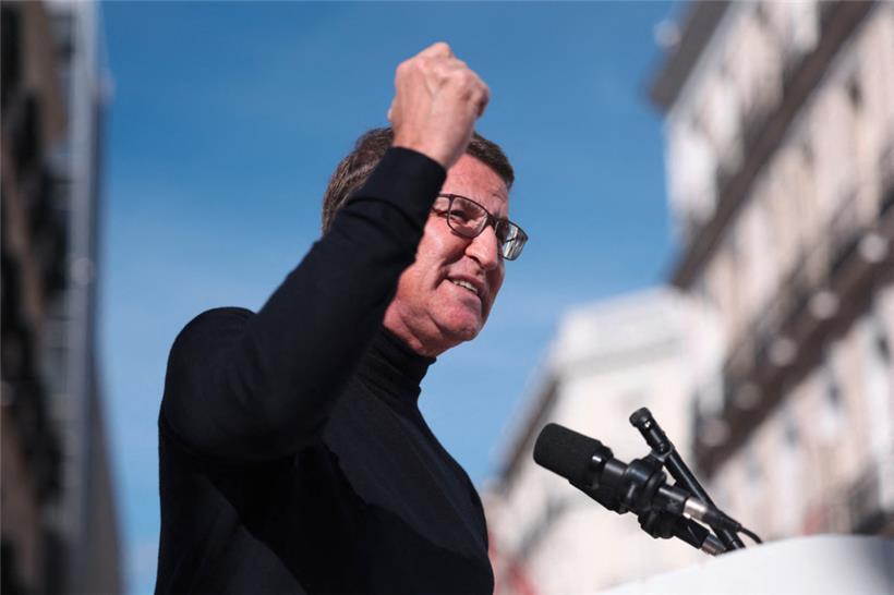 Der konservative Oppositionsführer Alberto Nunez Feijoo erhält aus Brüssel Unterstützung von seiner EVP bis hin zu ganz rechts in seiner Ablehnung, über ein Amnestiegesetz in Spanien die Chance zu einer möglichen Beilegung des Katalonien-Konflikts zu ergreifen
