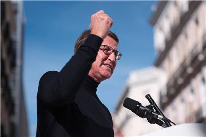 Der konservative Oppositionsführer Alberto Nunez Feijoo erhält aus Brüssel Unterstützung von seiner EVP bis hin zu ganz rechts in seiner Ablehnung, über ein Amnestiegesetz in Spanien die Chance zu einer möglichen Beilegung des Katalonien-Konflikts zu ergreifen
