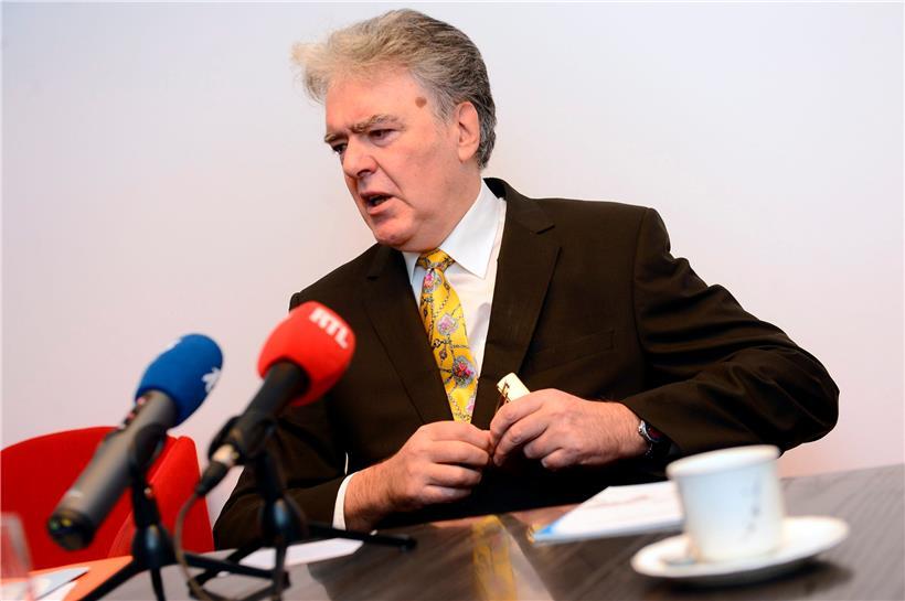 Der langjährige Direktor des „Institut d’études européennes et internationales“ lässt in seiner Fehde gegen die Jäger nicht locker
