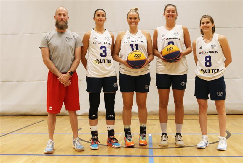 Der luxemburgische Kader für die 3×3-Endrunde in Jerusalem: Trainer Vincent Gevrey, Nadia Mossong, Bridget Yoerger, Lisa Jablonowski und Cathy Schmit (v.l.n.r.)

