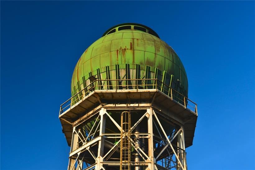 Der markante grüne Wasserturm der Metzeschmelz diente als Reserve und zur Druckerhöhung in den Wasserleitungen 
