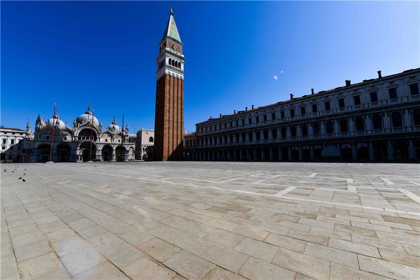 Der menschenleere Markusplatz 
