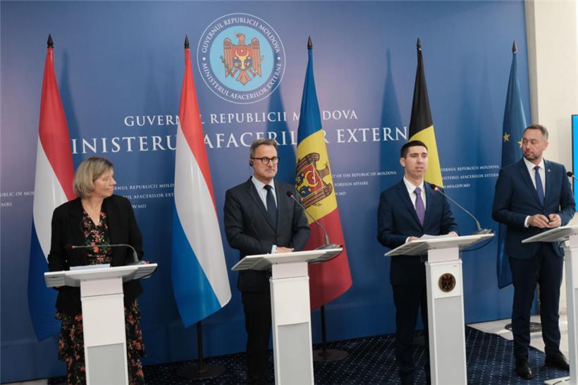 Der moldawische Außenminister Mihai Popsoi bedankt sich bei den Benelux-Vertretern für die Unterstützung im Rahmen seines EU-Mitgliedschaftsantrages
