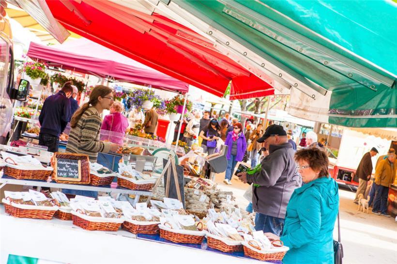 Der monatliche Frischmarkt findet ab Mai nicht mehr in Schengen an der Esplanade...