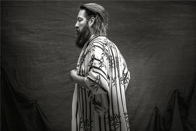 Der neoklassische Pianist Joep Beving hat vor kurzem mit „Trilogy“ eine Werkschau, die seine drei Platten umfasst, veröffentlicht
