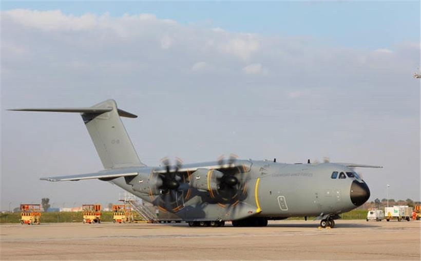 Der neue Airbus A400M testet in Sevilla seine Motoren. Heute wurde eine Maschine des gleichen Typs in Luxemburg gesehen. 
