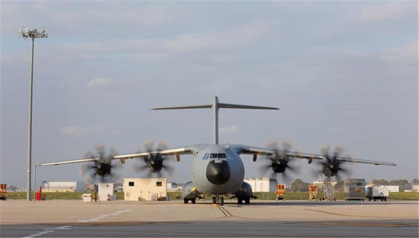 Der neue Airbus A400M testet seine Motoren
