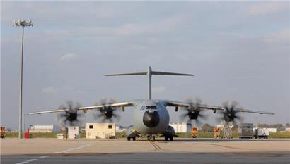 Der neue Airbus A400M testet seine Motoren

