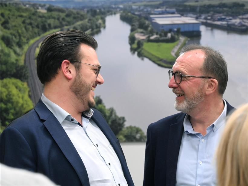 Charel Heim und Georges Engel, Kandidaten für Bezirks- und LSAP-Präsidentschaft, bei offizieller Veranstaltung.