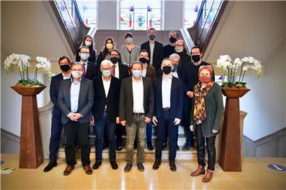 Der neue Escher Gemeinderat mit Stéphane Biwer in seiner Mitte. Auf dem Bild fehlen Daliah Scholl und Dan Codello.
