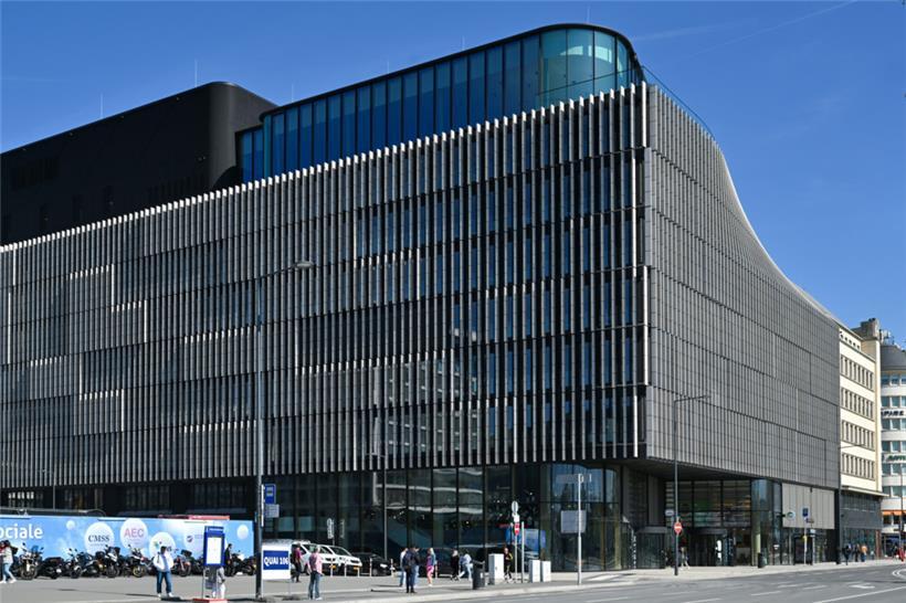 Der neue Hauptsitz der Post, gegenüber dem Bahnhof in Luxemburg-Stadt
