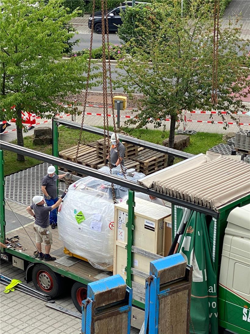 Der neue MRT-Scanner ist angekommen