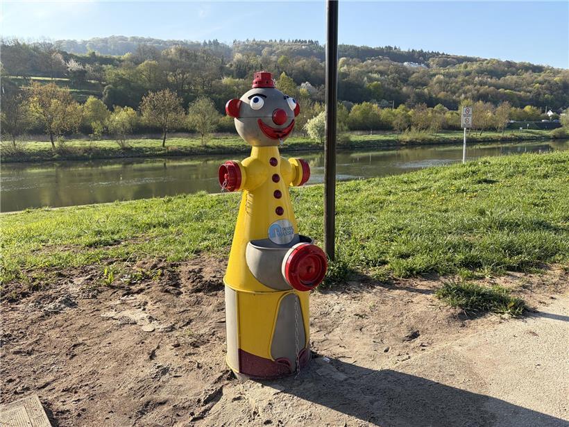 Moderner Wasserspender am Parkplatz Laangwiss für nachhaltige Trinkwasserversorgung im öffentlichen Raum