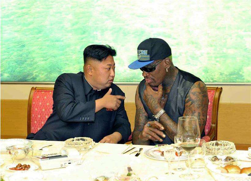 Der nordkoreanische Machthaber Kim Jong-un empfing den ehemaligen NBA-Spieler Dennis Rodman 2013 zu einem Gespräch.
