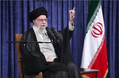 Der oberste Führer des Iran, Ayatollah Ali Chamenei, zeigt Verständnis für die wirtschaftlichen Forderungen der Demonstranten
