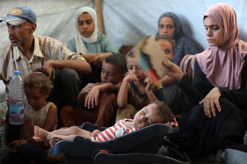Der palästinensische Säugling Abdul Rahman Abu Al-Jidyan (11 Monate) ist an Polio erkrankt. Sein Schicksal soll anderen Kindern erspart bleiben.
