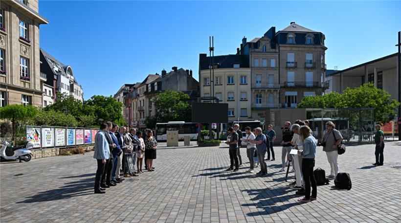 Der „point-presse“ der alten und neuen Koalition auf dem Rathausplatz 
