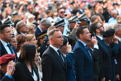 Der polnische Präsident Andrzej Duda (M.) nahm am Mittwoch an einer Feier zum Gedenken an den 80. Jahrestag des Beginns des Warschauer Aufstands teil
