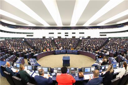 Der rechte Rand weitet sich im Europäischen Parlament zunehmend in die Mitte aus
